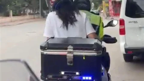 Konya'da Sınava Geç Kalan Öğrencilere Polis Desteği
