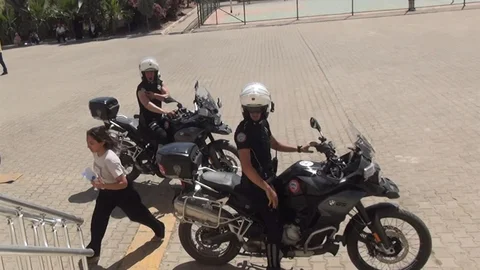 Cizre'de YKS Adaylarına Polis Desteği