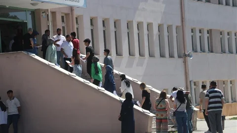 Erzincan'da YKS'nin İlk Oturumu Başladı