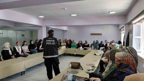 Erzincan'da Uyuşturucu Eğitimi Verildi
