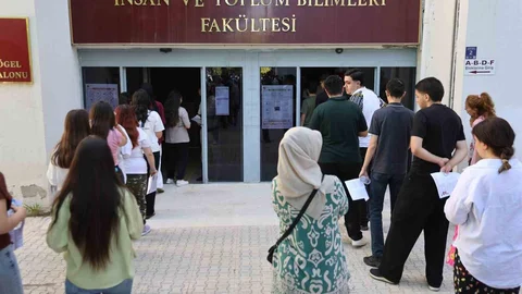 Elazığ'da YKS Heyecanı Devam Ediyor