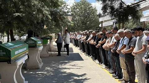 Isparta'daki Trafik Kazasında Hayatını Kaybeden Kadın Defnedildi