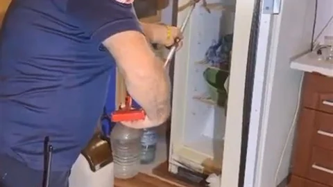 Elazığ'da Yılan Buzdolabında Bulundu