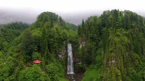 Macahel'deki Maral Şelalesi Ziyaretçi Akınına Uğruyor
