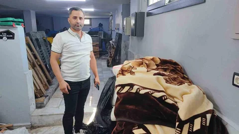 Adana'da Battaniyeden Para Çıktı
