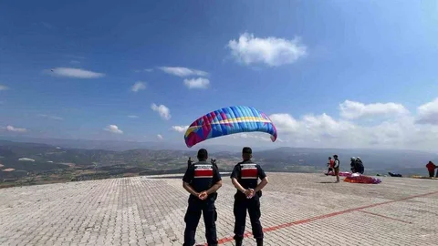 Bilecik'te Yamaç Paraşütü Etkinliği Düzenlendi
