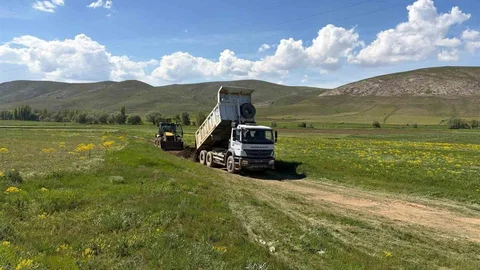 Gökçedere'de Arazi Yolu Çalışmaları Sürüyor