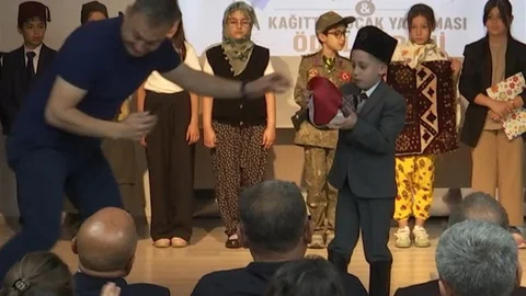 Elazığ'da Duygusal Bayrak Müsabakası