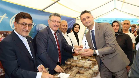 Trabzon'da Aşure İkramı Yapıldı