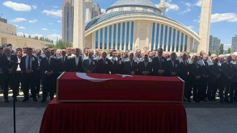 Kılıçdaroğlu Ankara'da Cenaze Törenine Katıldı