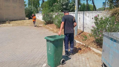 Efeler'de Gıda Çarşısı Temizlendi