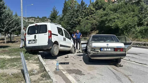 Burdur'da Trafik Kazası: 5 Yaralı