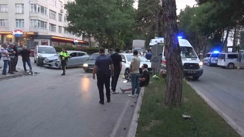 Kütahya'da Üç Araçlı Trafik Kazası