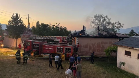 Erzincan'da Yangında Emekli Öğretmen Hayatını Kaybetti