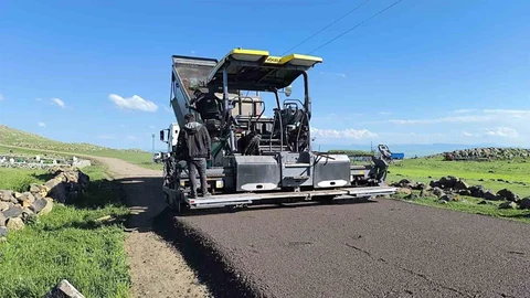 Kars’ta Asfalt Çalışmaları Devam Ediyor