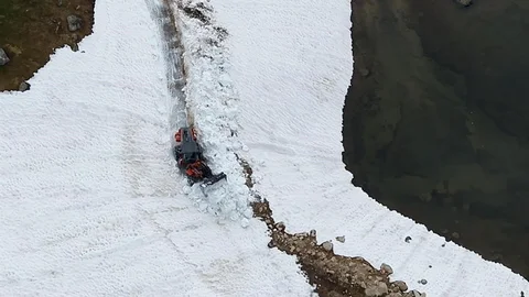 Rize’de Yayla Yolu Temizleme Çalışmaları Devam Ediyor