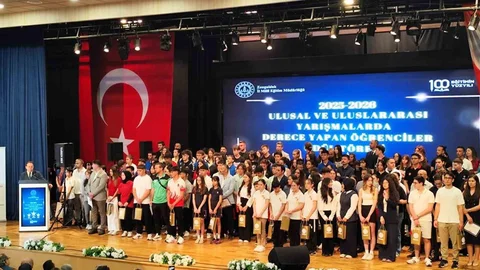 Mollabey Ortaokulu'na Ödül Töreni Düzenlendi