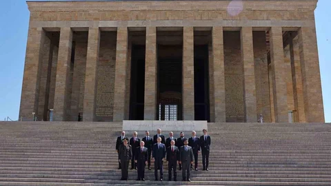 Polonya Cumhurbaşkanı Nawrocki Anıtkabir’i Ziyaret Etti