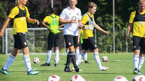 Dirk Kuyt Fenerbahçe'ye Geri Döndü