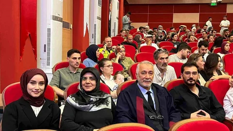 Karabük'te Baba Kızı Aynı Günde Mezun Oldu