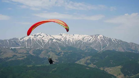 Muş'ta Yamaç Paraşütü Yarışması Başladı