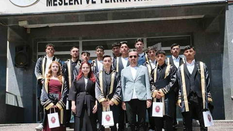 Kars'ta Veteriner Sağlık Teknisyenleri Mezun Oldu