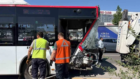 Ankara'da EGO Otobüsü Kaza Yaptı