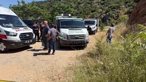 Isparta'da Park Halindeki Araçta İki Genç Cansız Bulundu