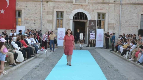 Sinop'ta "Sinop Kırmızısı" Defilesi Büyük İlgi Gördü