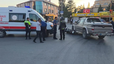 Kütahya'da Motosiklet ve Cip Çarpıştı