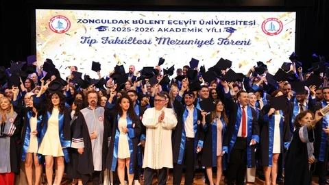 Zonguldak'ta Genç Doktorlar Mezun Oldu