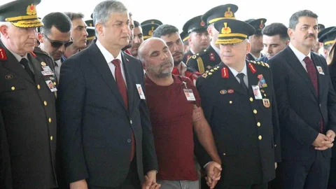 Adana'da Şehit Babası Yürekleri Dağladı