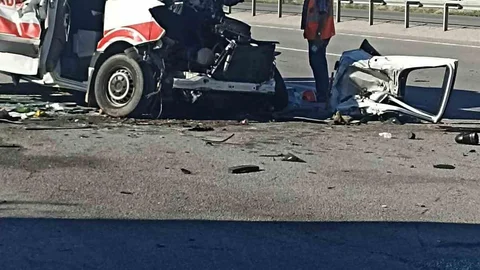 Kütahya'da Trafik Kazası Sonucu 1 Ölü, 4 Yaralı