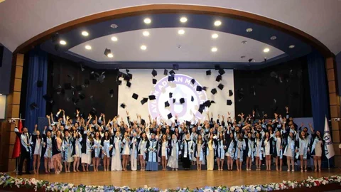 Aydın'da Diş Hekimliği Mezuniyet Töreni