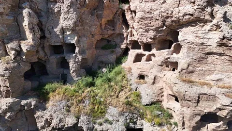Sivas'ta 3 Bin Yıllık Mağara Apartmanı