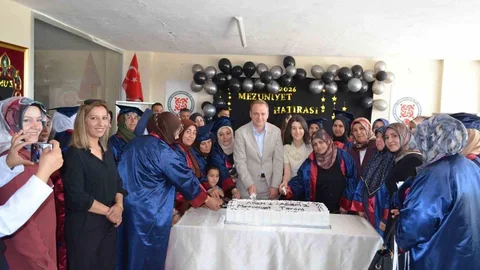Bulanık'ta 50 Kadın Mezuniyet Sevinci Yaşadı
