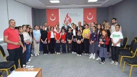Gençler "Yıldızlara Yakın" Kitabını İnceledi