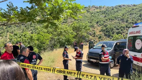 Isparta'da Araçta İki Genç Ölü Bulundu