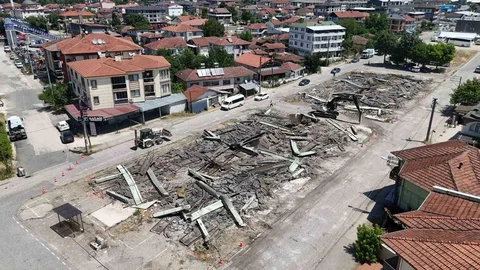 Düzce'de Riskli Yapıların Yıkımı Devam Ediyor