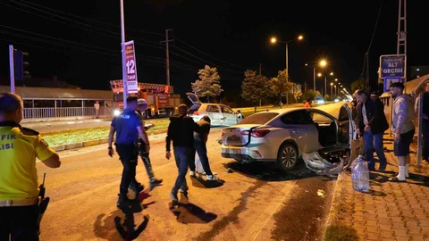 Erzincan'da İki Araç Çarpıştı