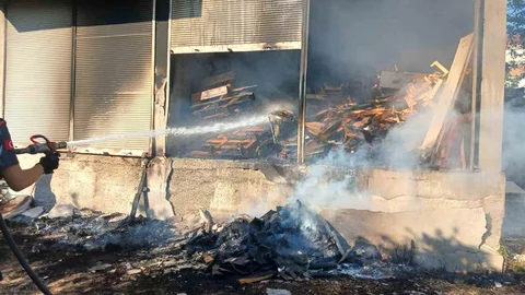 Zonguldak'ta Depo Yangını Paniğe Neden Oldu
