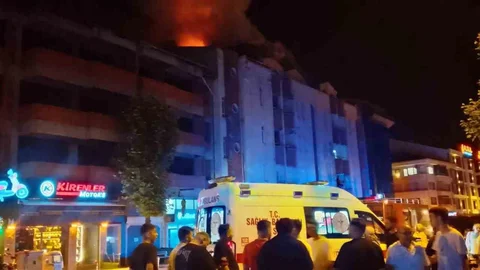 Çaycuma'da Çatı Yangını Paniğe Neden Oldu