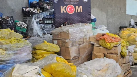 Uşak'ta Tarihi Geçmiş Gıda Ürünleri Ele Geçirildi