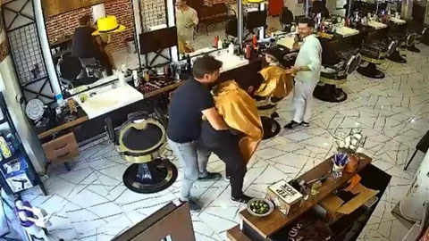 Nevşehir'de Boğazında Erik Parçası Kalan Müşteri Kurtarıldı