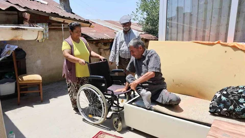 Elazığ'da Engelli Bakımı Yapıyor