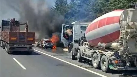 TEM Otoyolu Kumburgaz'da Yangın Olayı