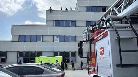 Bolu'da Çatıya Çıkan Adam İsyan Etti