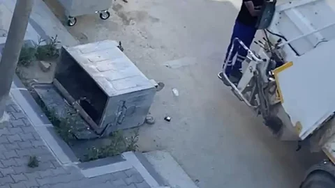 Edirne'de Kaldırılmayan Çöp Konteyneri