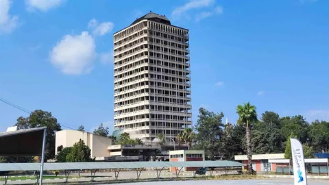 Adana'da Çukobirlik Binası Yıkıldı