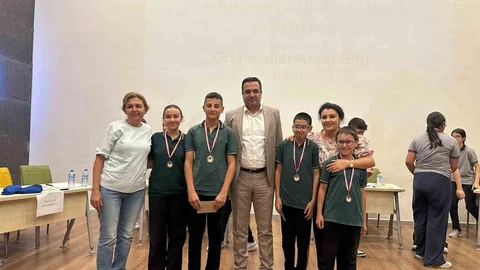 Emcelli Ortaokulu Bilgi Yarışmasında Şampiyon Oldu